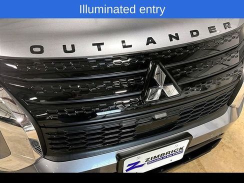 Used 2023 Mitsubishi Outlander SE Black Edition image 28