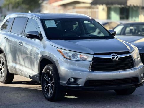 Used 2016 Toyota Highlander XLE FWD image 4