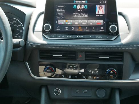 Used 2023 Nissan Rogue SV image 14