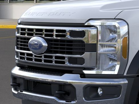 New 2026 Ford F550 4x4 Crew Cab image 17