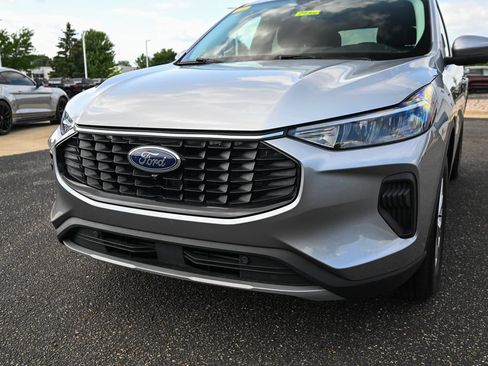 Used 2023 Ford Escape Active w/ Tech Pack #2 AWD/4WD image 11