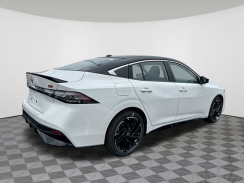 New 2026 Nissan Sentra SR w/ Floor Mat Package FWD image 7