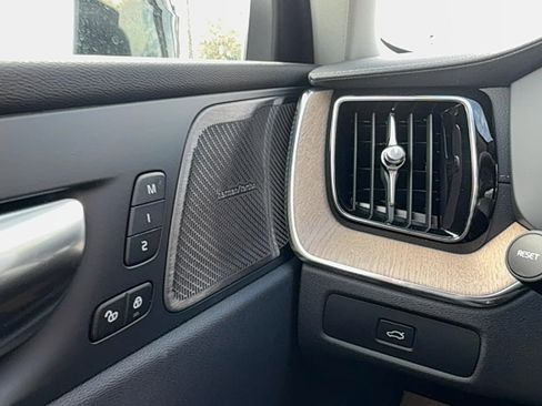 New 2026 Volvo XC60 B5 Ultra w/ Climate Package image 18