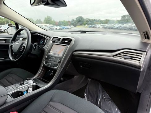 Used 2019 Ford Fusion SE FWD image 21