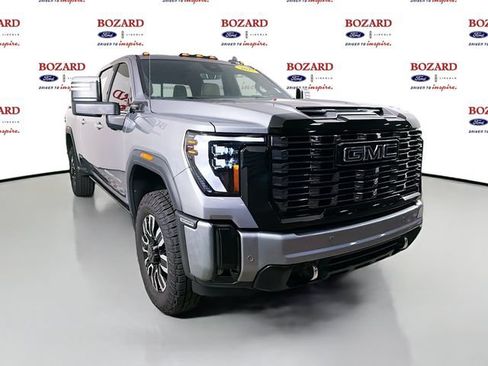 Used 2025 GMC Sierra 3500 Denali Ultimate AWD/4WD image 1