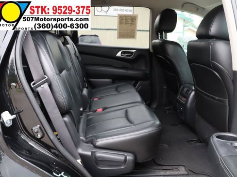 Used 2014 Nissan Pathfinder Platinum FWD image 17