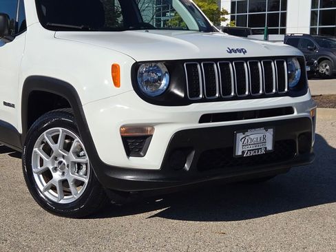 Used 2023 Jeep Renegade Latitude image 2