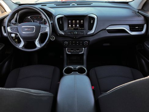 Used 2024 GMC Terrain SLE image 28