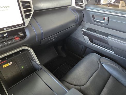 Used 2024 Toyota Sequoia Platinum image 33