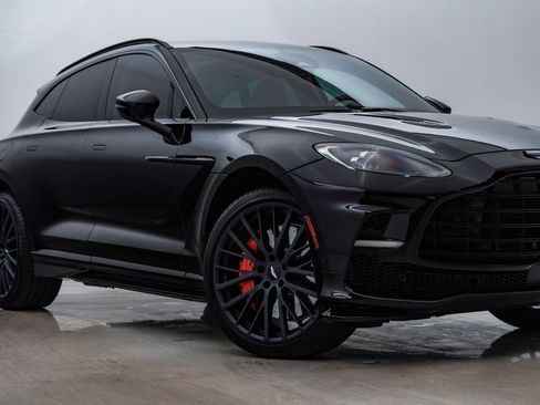 Used 2025 Aston Martin DBX 707 image 2