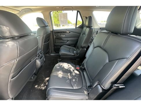 Used 2024 Honda Pilot Touring image 14