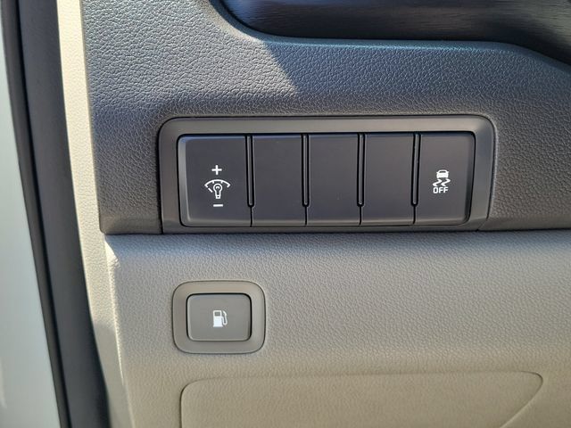 Used 2018 Kia Sedona L FWD image 19