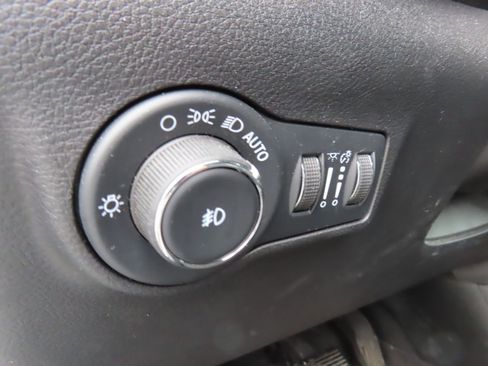 Used 2022 Jeep Compass Altitude w/ Sun and Sound Group image 15