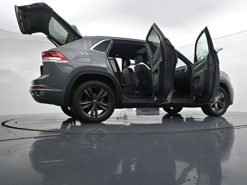 Used 2022 Volkswagen Atlas Cross Sport SEL R-Line AWD/4WD image 41
