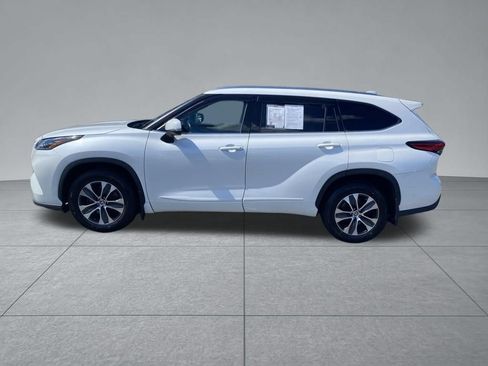Used 2021 Toyota Highlander XLE AWD/4WD image 4
