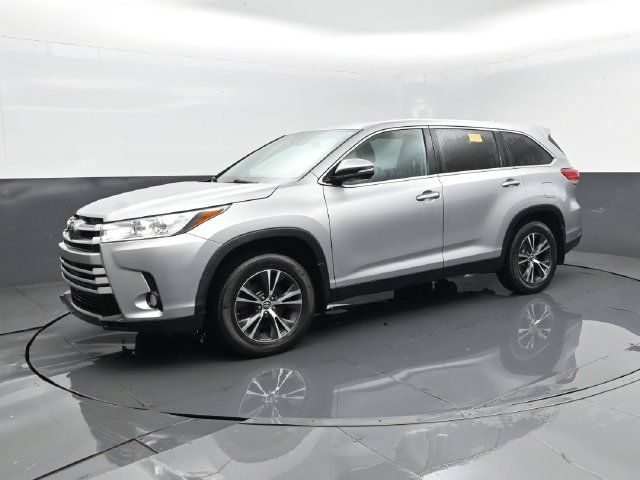 Used 2019 Toyota Highlander Plus AWD/4WD image 2