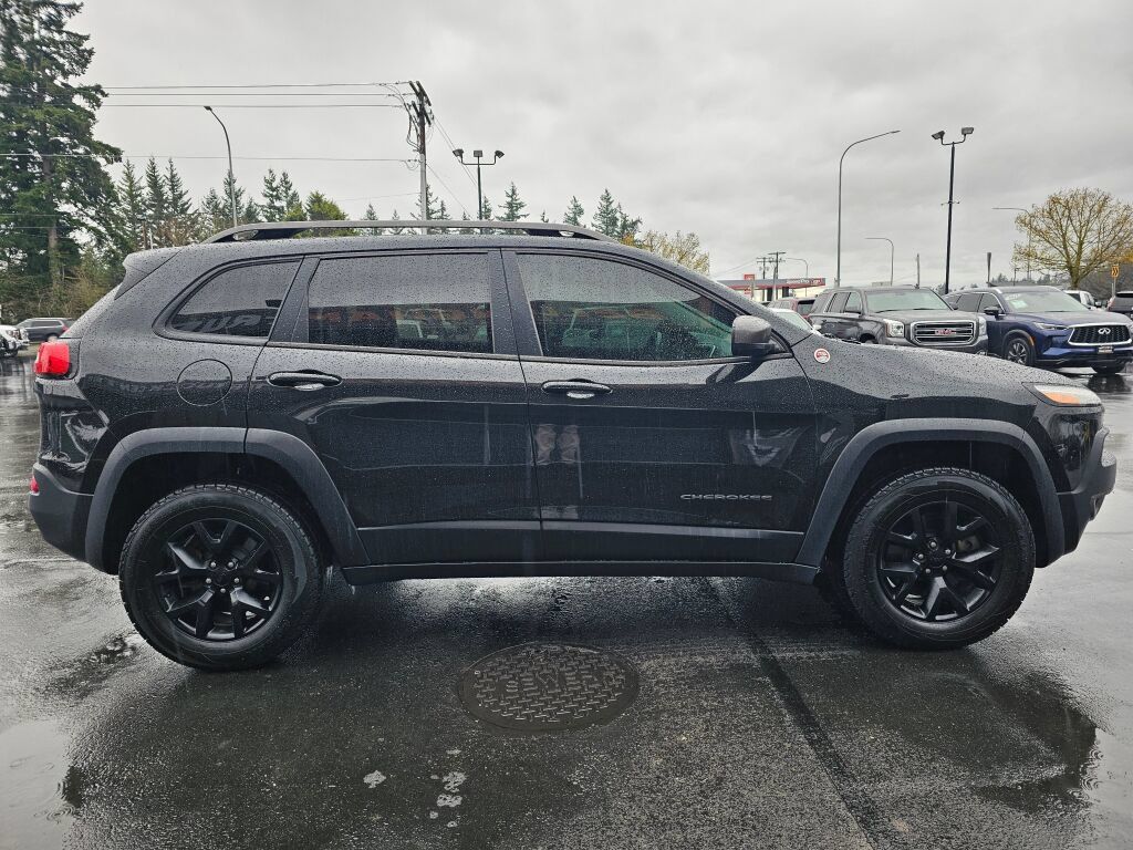 Used 2016 Jeep Cherokee Trailhawk w/ Leather Interior Group AWD/4WD image 6