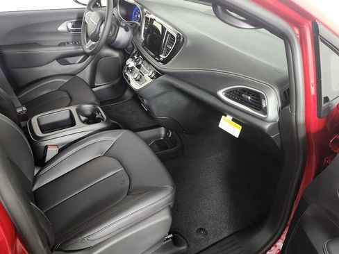 New 2026 Chrysler Pacifica Select image 33