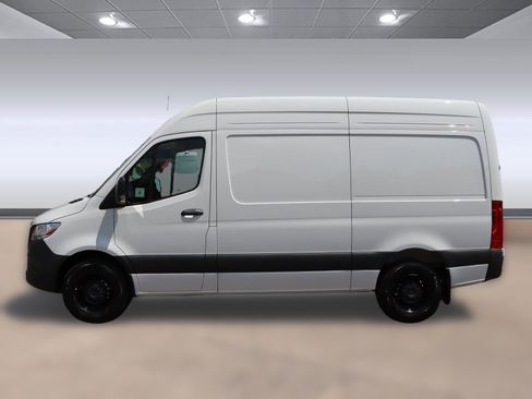 Used 2025 Mercedes-Benz Sprinter 2500 image 2
