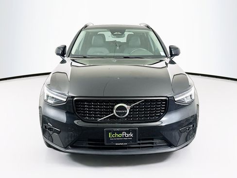 Used 2025 Volvo XC40 B5 Plus image 2