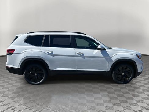 New 2026 Volkswagen Atlas SE FWD image 2