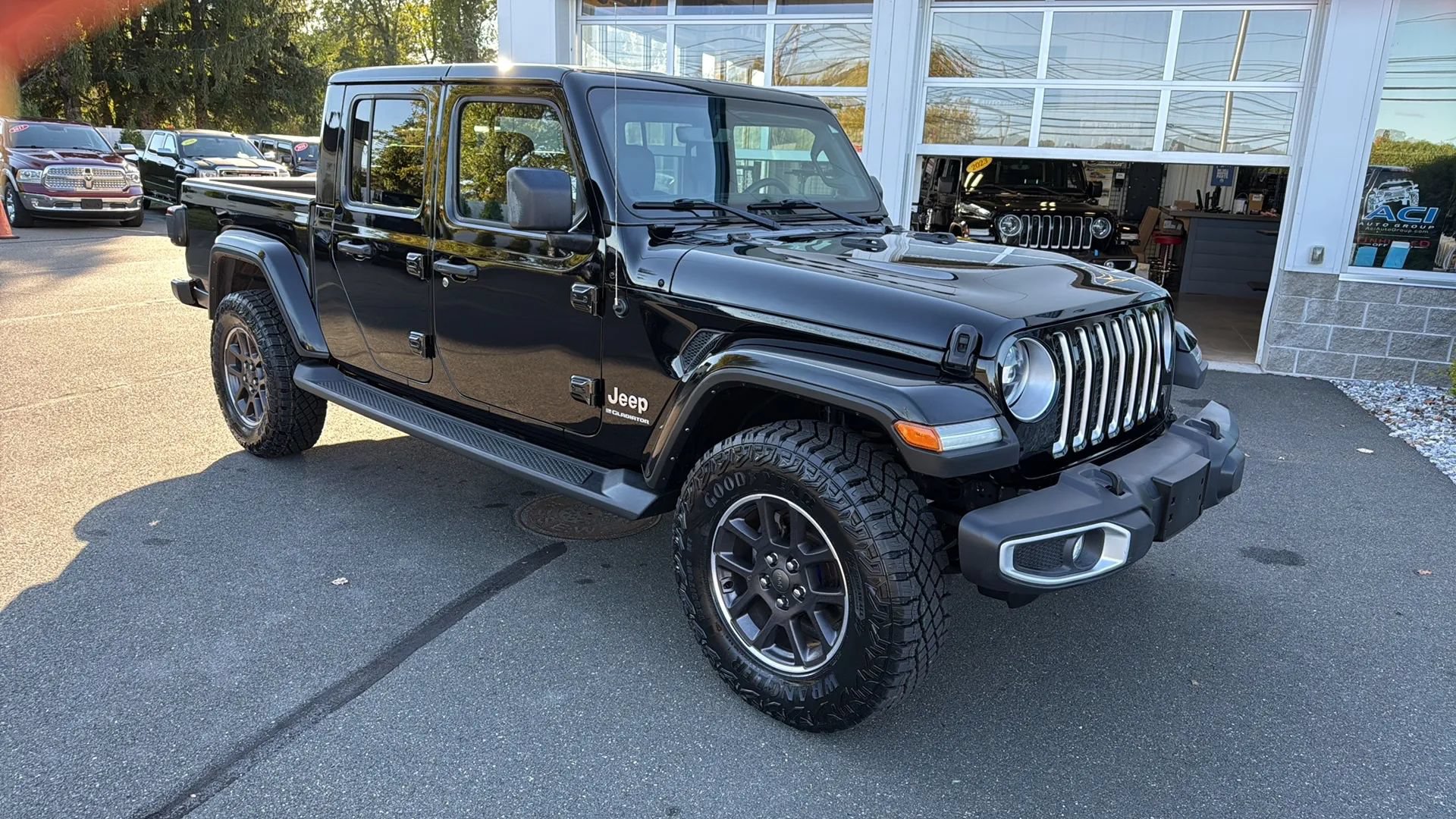 Used 2023 Jeep Gladiator Overland w/ LED Lighting Group AWD/4WD image 18