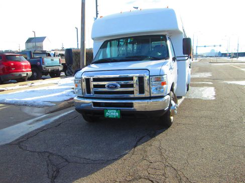 Used 2016 Ford E-450 and Econoline 450 Super Duty w/ Shuttle Bus Prep Package image 3