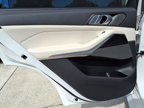 Used 2021 BMW X5 M50i w/ Executive Package image 19