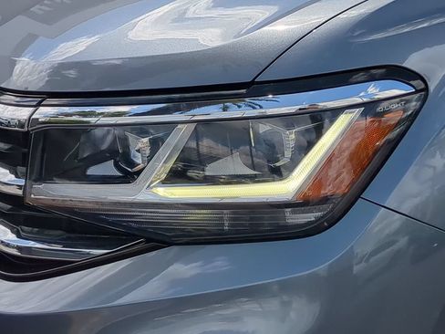 Certified 2022 Volkswagen Atlas SE FWD image 8