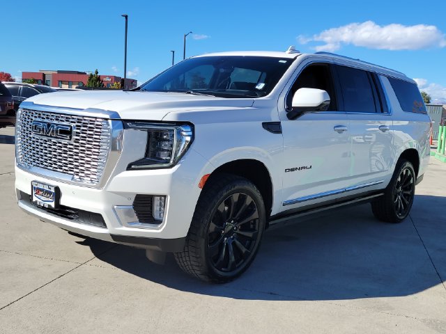 Used 2021 GMC Yukon XL Denali w/ Denali Ultimate Package AWD/4WD image 4