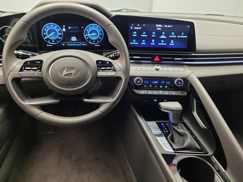 Used 2025 Hyundai Elantra SEL FWD image 22