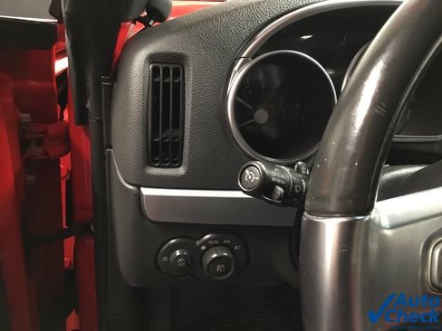 Used 2005 Chevrolet SSR w/ Preferred Equipment Group RWD image 29