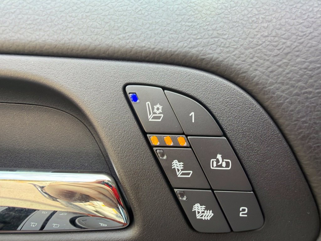 Used 2013 Chevrolet Avalanche LTZ AWD/4WD image 38