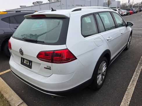 Used 2017 Volkswagen Golf Alltrack S image 3