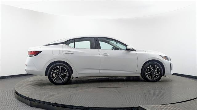 Used 2025 Nissan Sentra SV FWD image 9