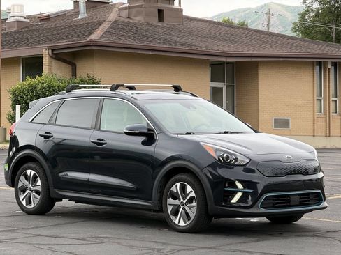 Used 2020 Kia Niro EX Premium FWD image 3