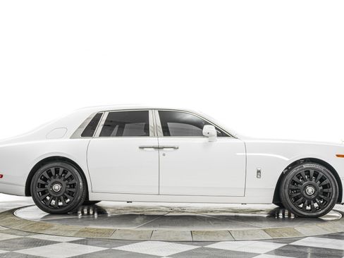Used 2023 Rolls-Royce Phantom Sedan image 51