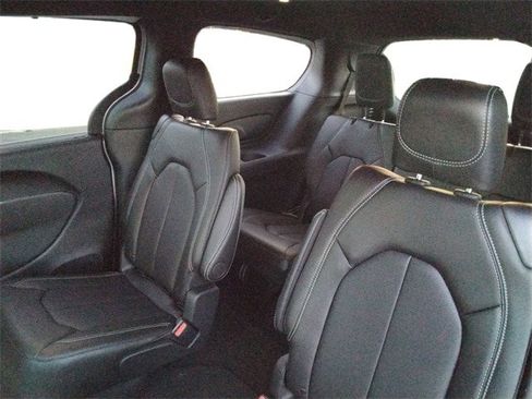 New 2026 Chrysler Pacifica Select image 22