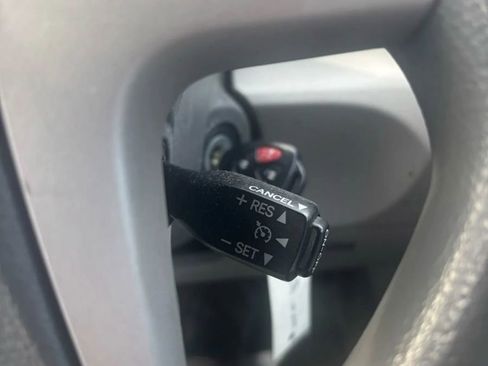 Used 2011 Toyota Camry LE image 23