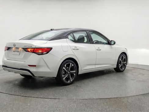 Used 2025 Nissan Sentra SV image 9