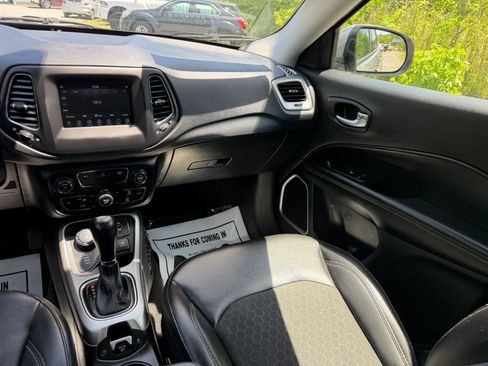 Used 2019 Jeep Compass Latitude w/ Popular Equipment Group AWD/4WD image 29