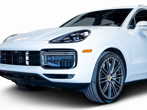 Used 2021 Porsche Cayenne Turbo image 7