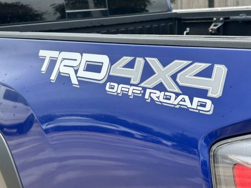 Certified 2022 Toyota Tacoma TRD Off-Road AWD/4WD image 14