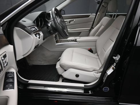 Used 2016 Mercedes-Benz E 350 4MATIC Sedan image 16