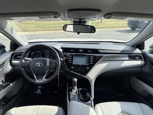 Used 2020 Toyota Camry SE image 19