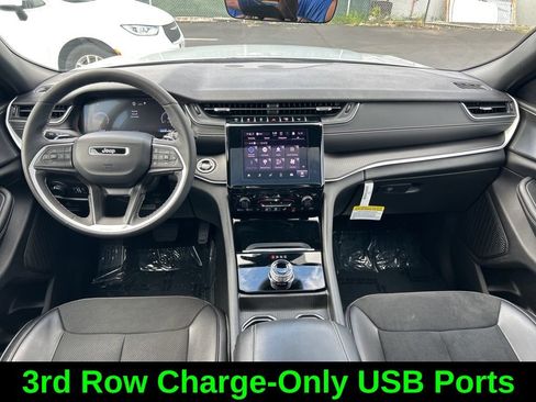 Used 2025 Jeep Grand Cherokee L Altitude RWD image 36