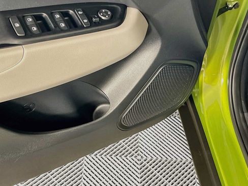 Certified 2023 Hyundai Venue SEL FWD image 19