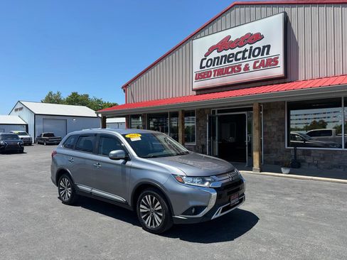 Used 2019 Mitsubishi Outlander SEL AWD/4WD image 2