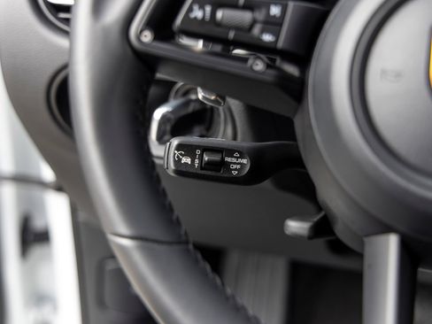 Certified 2026 Porsche Macan AWD/4WD image 38