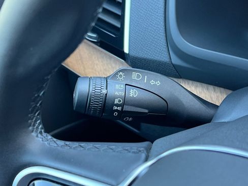 Used 2025 Volvo XC90 B6 Plus image 32